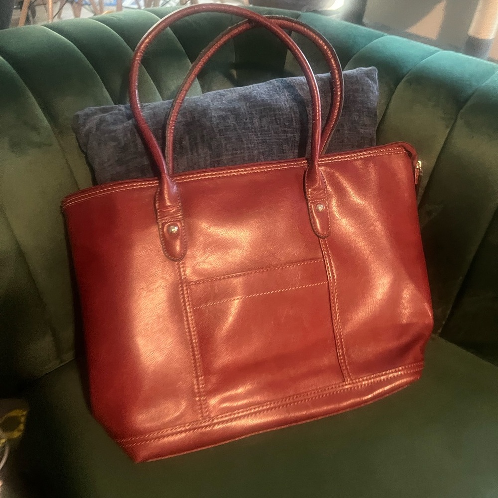 Elegant Leather Tote Bag - Rich Brown